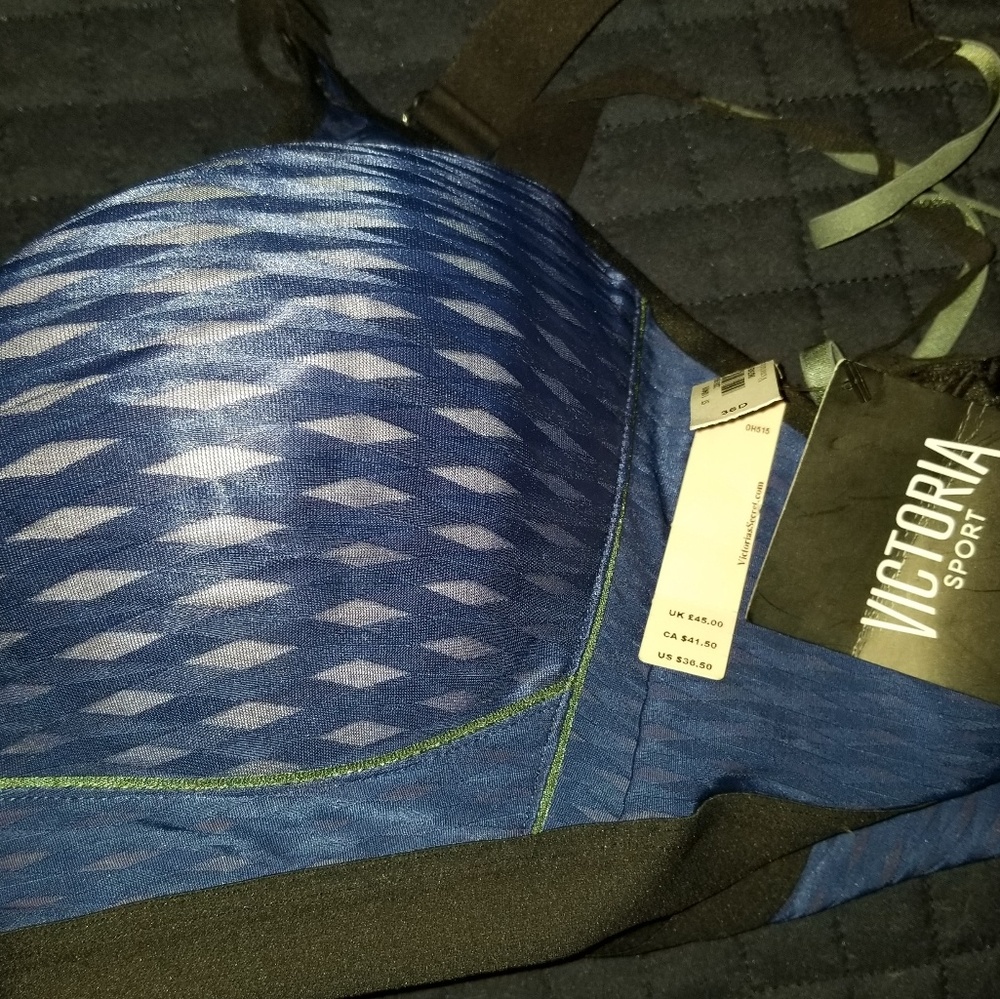 Victoria's Secret Sports Bra NWT